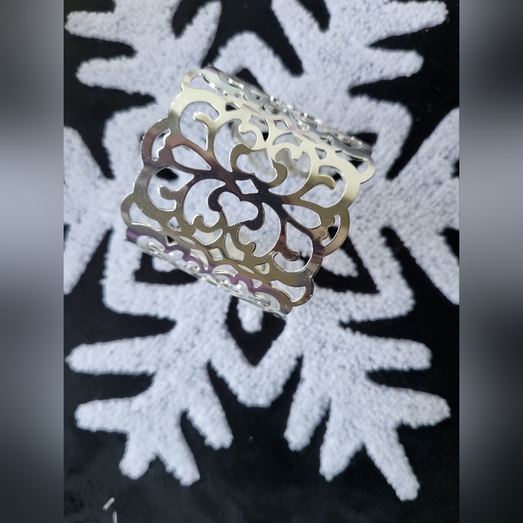 GORGEOUS BRAND NEW SILVER SCROLL CUFF INTRiCATE AND ORNATE - Picture 6 of 6